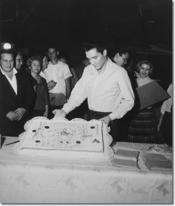 elvis_26th_birthday-wild-in-the-country-set